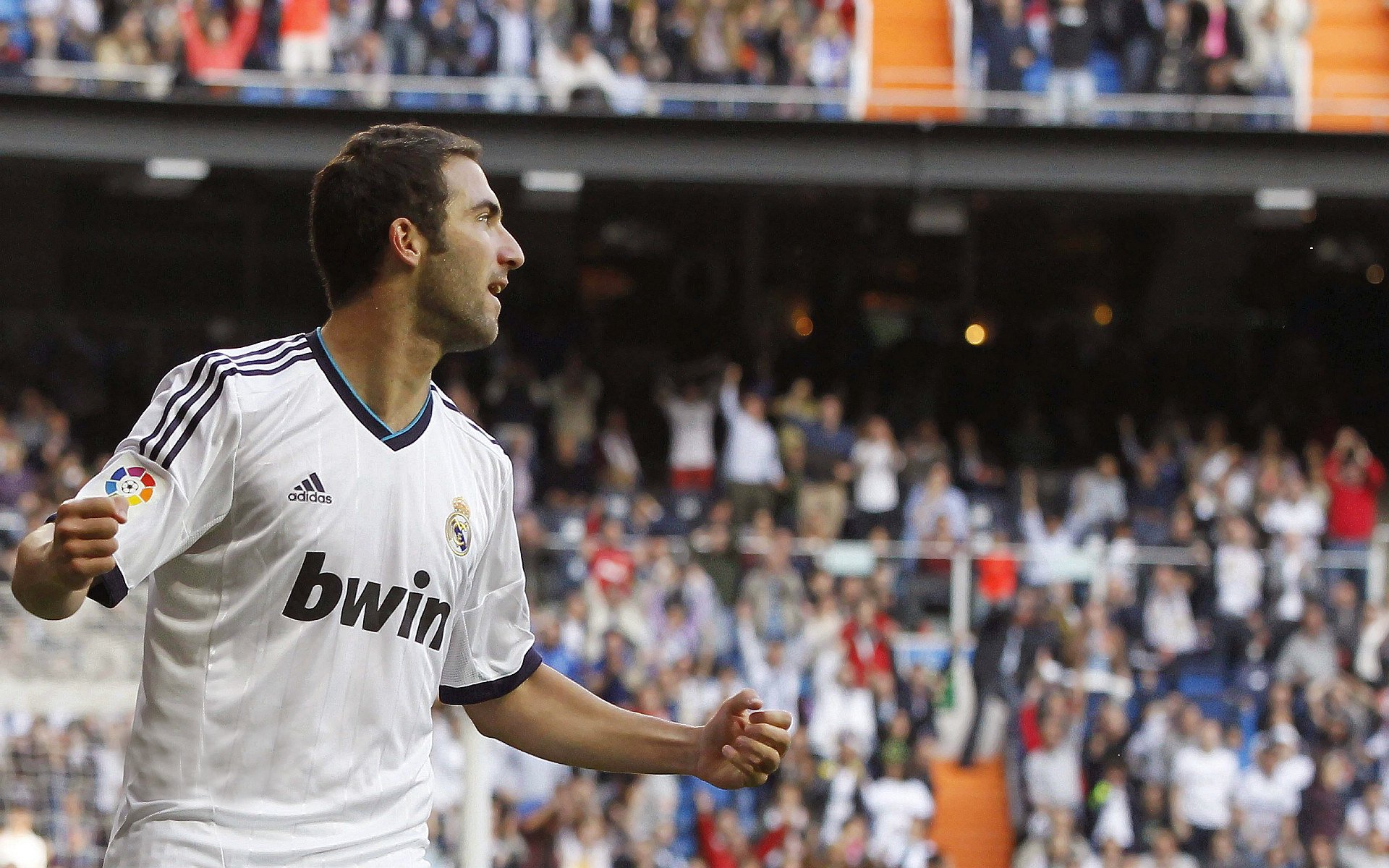 慕尼黑那一夜，当楚阿梅尼的纪录撞上乌拉圭的宿命，足球写下了唯一的诗